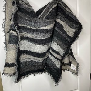 Aritiza small blanket scarf